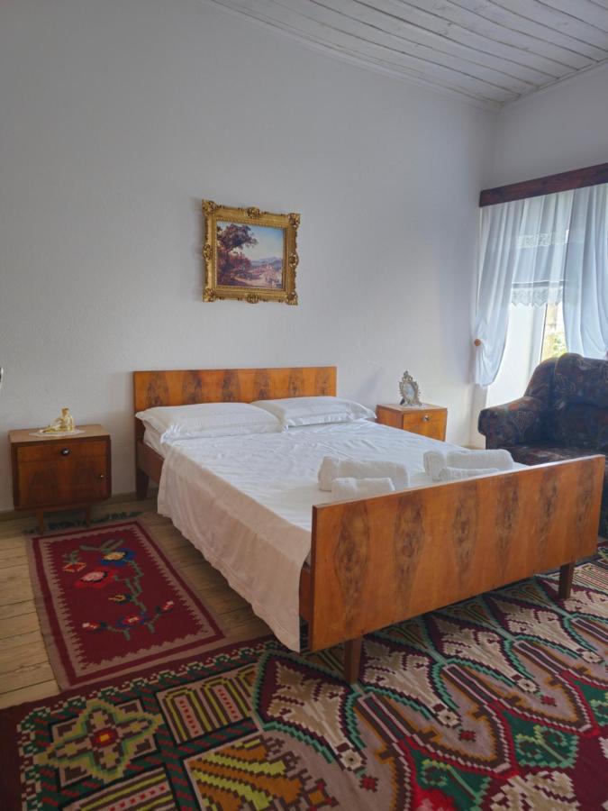 Traditional House Shapllo ジロカストラ エクステリア 写真