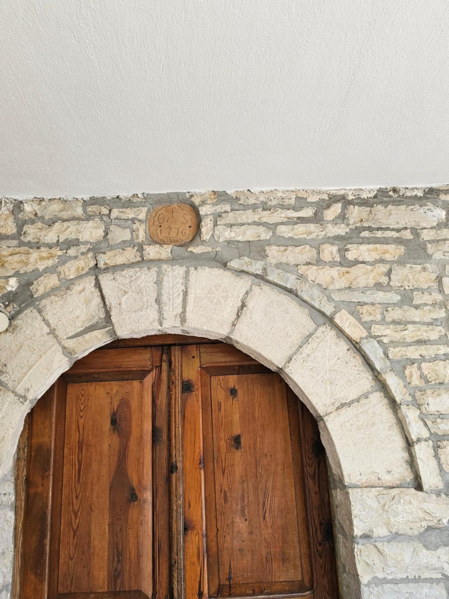 Traditional House Shapllo ジロカストラ エクステリア 写真